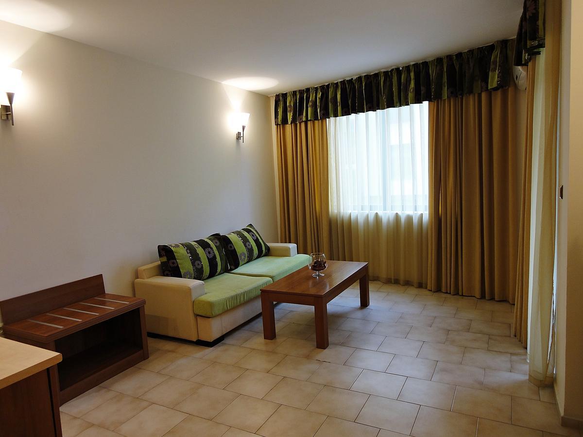Avalon Freya -Apartcomplex Aparthotel Pantai Sunny Bagian luar foto
